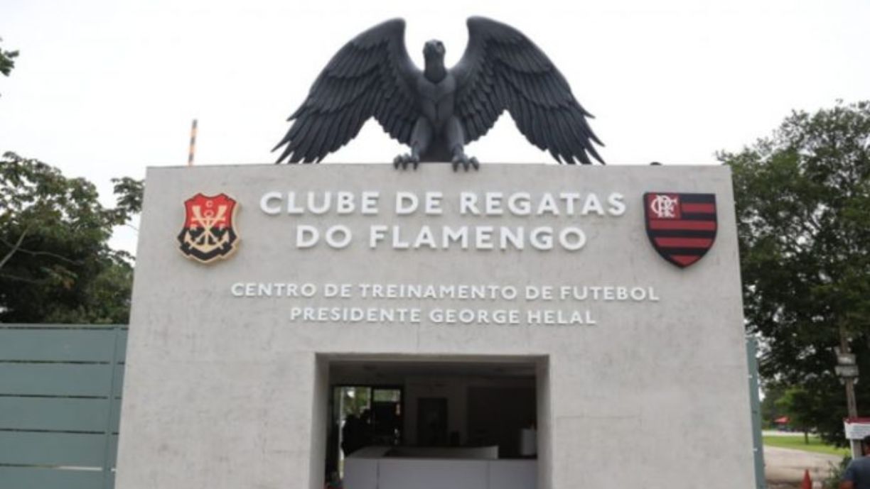 Ex-Flamengo e sobrevivente da tragédia no Ninho do Urubu, meia recebe oportunidade de disputar o Brasileirão - Foto: Reprodução/Flamengo